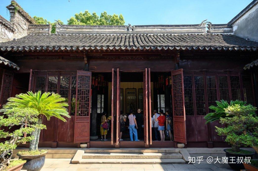 逃离绿色山谷